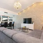 Adrijana 2 פורץ
