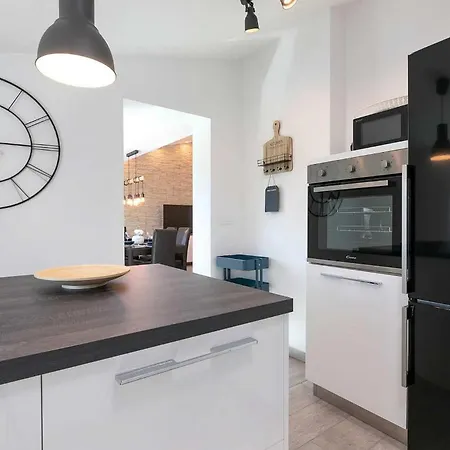 Apartman Adrijana 2 *